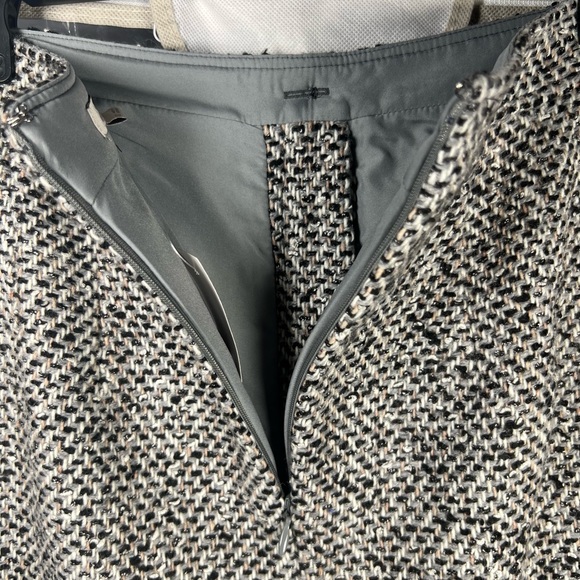 NWT LOFT Black and White Tweed Over Knee Skirt Side Pockets Size 10 - Picture 5 of 10